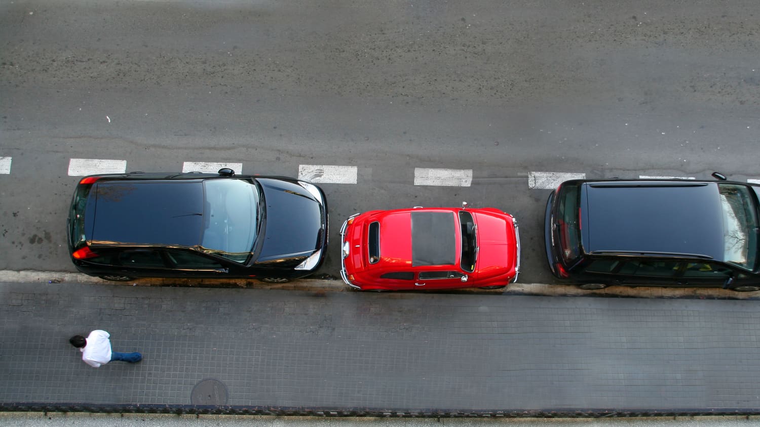 Parkende Autos aus der Vogelperspektive