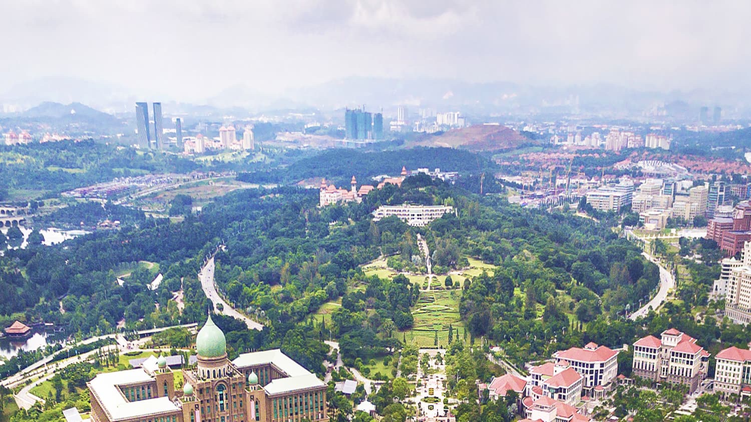 Der größte Kreisverkehr der Welt in Malaysien heisst Persiaran Sultan Salahuddin Abdul Aziz Shah
