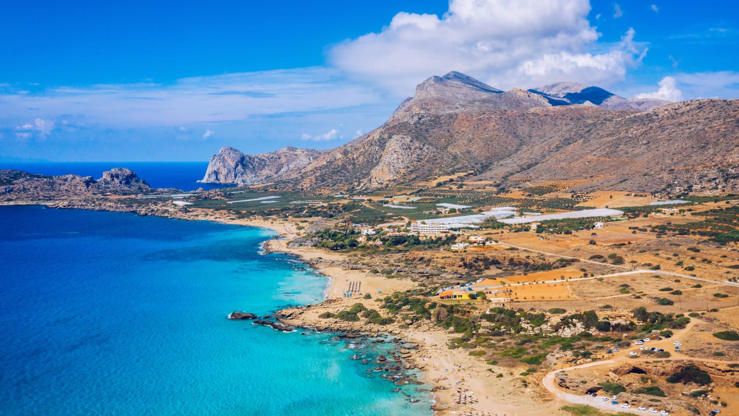 Luftaufnahme des schönen türkisfarbenen Strandes Falasarna auf Kreta
