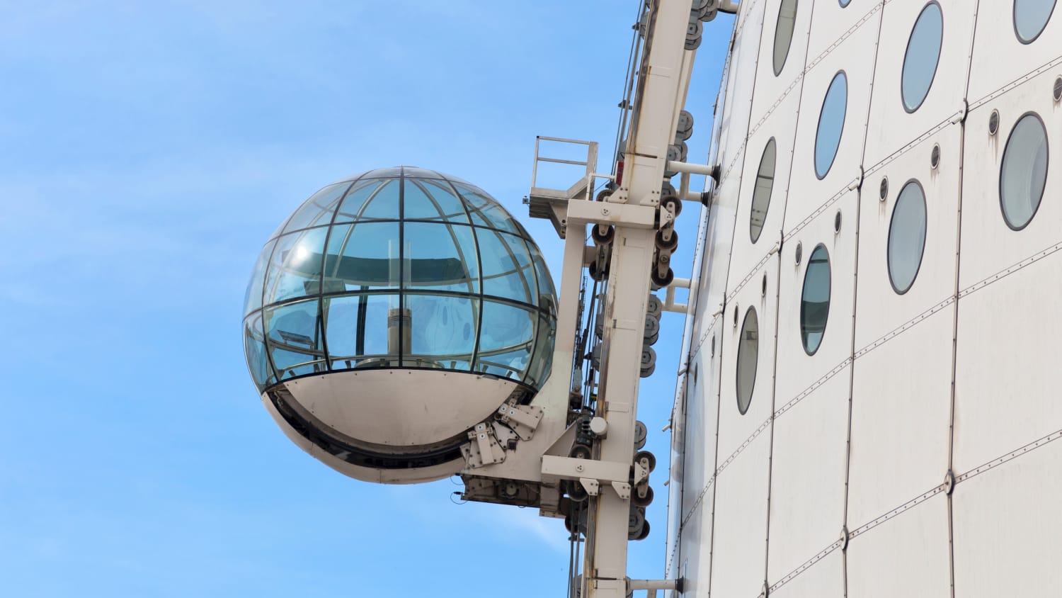Kabine des Aufzugs am SkyView in Stockholm