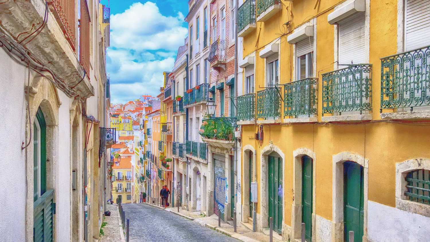 Bunte Häuser im Stadtteil Alfama in Lissabon