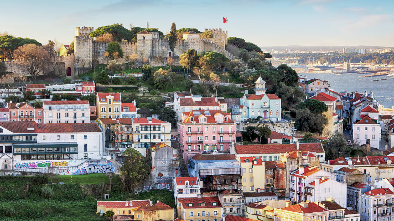 Ansicht der Stadt und Burg in Lissabon