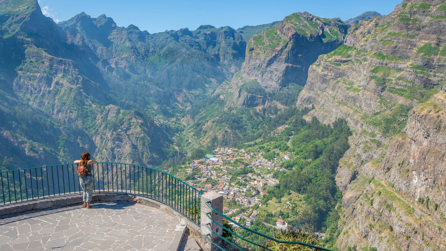 Ausblick vom Eira do Serrado auf das Dorf Curral des Freiras auf Madeira