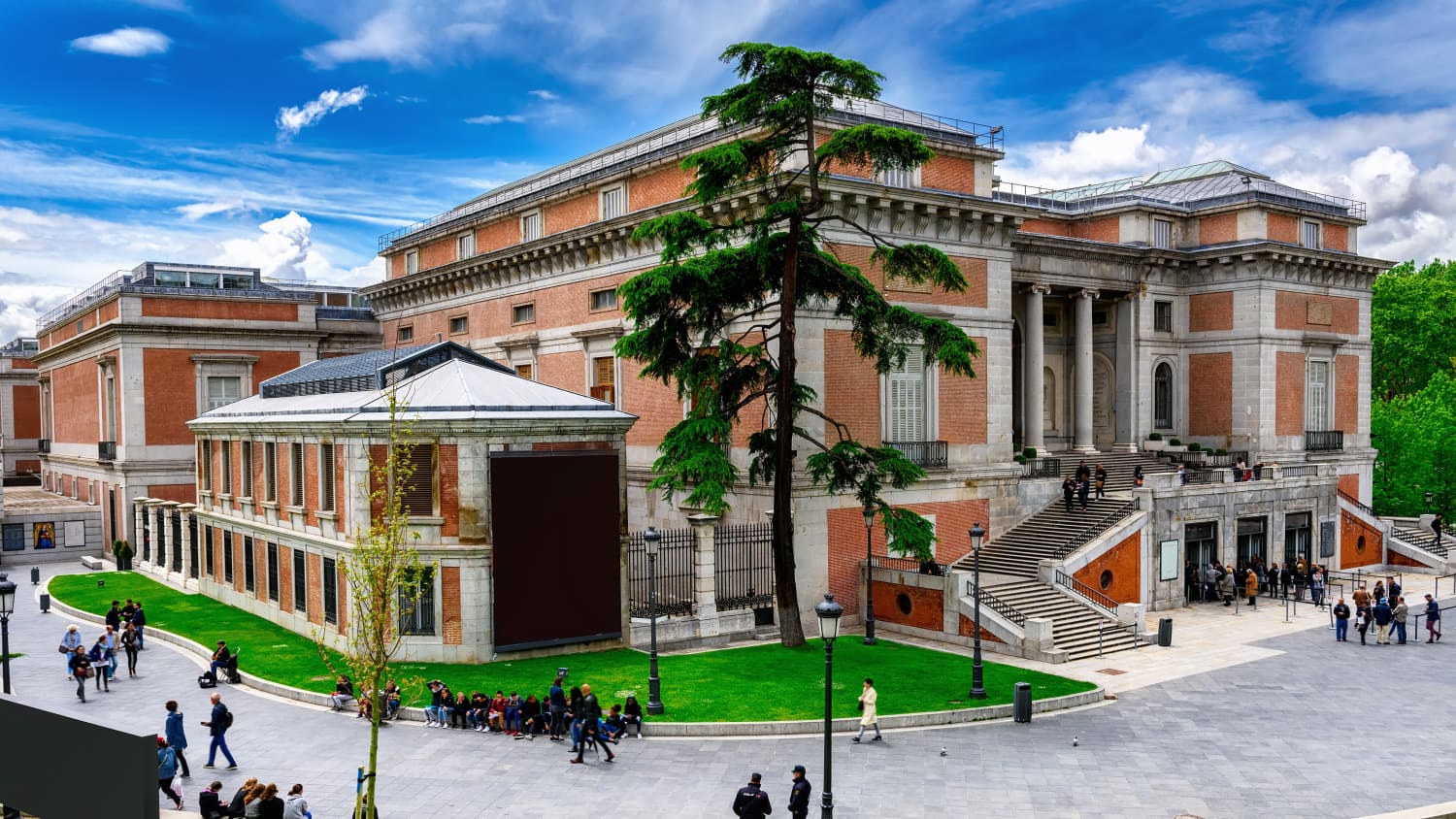 Fassade des Museo del Prado in Madrid