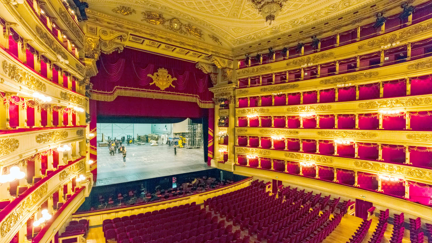 Innenaufnahme des Hauptkonzertsaals des Teatro alla Scala Opern und Balletttheaters in Mailand