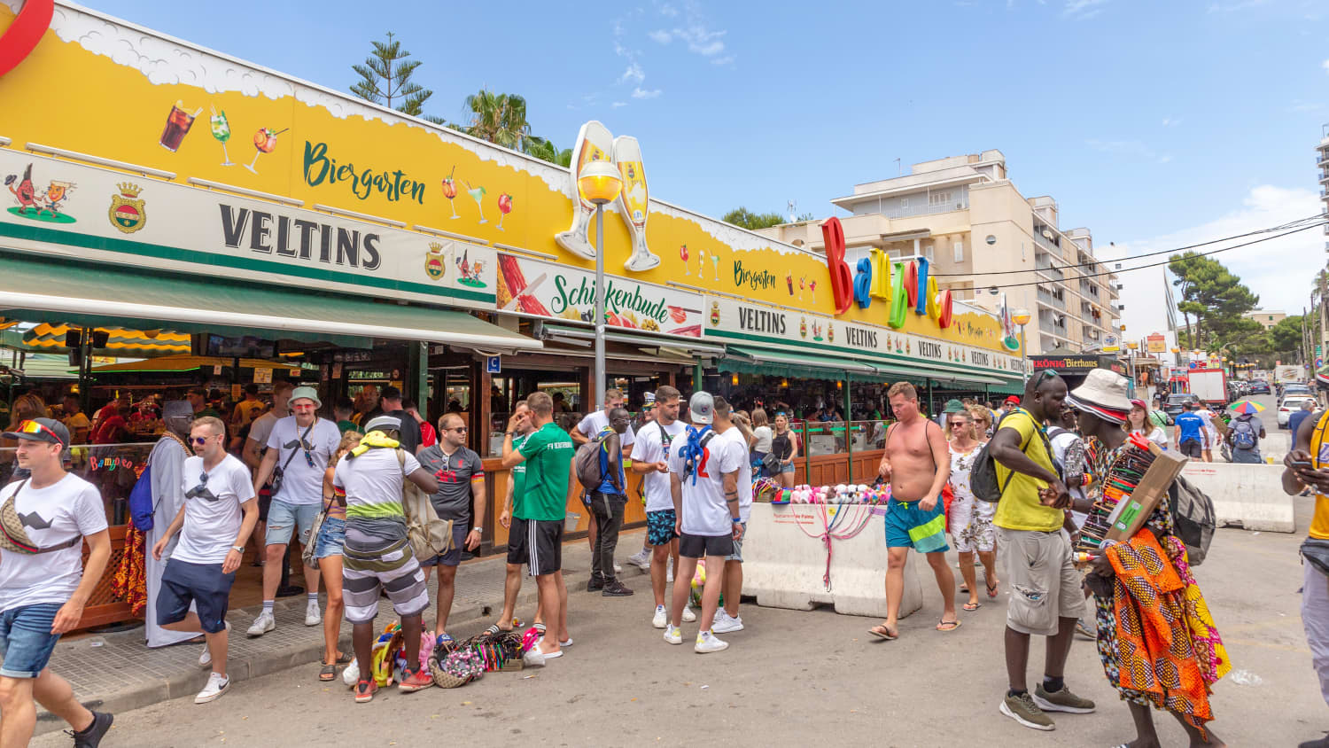 Stimmung auf der Partymeile "Schinkenstrasse" am Ballermann auf Mallorca