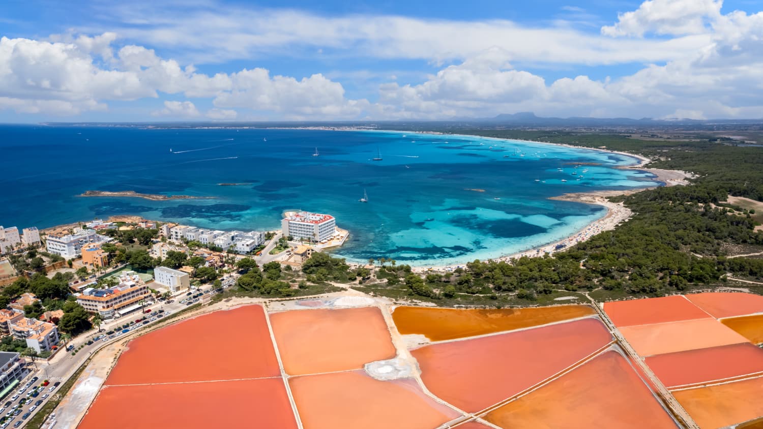 Luftaufnahme des Strandes Salines de s'Avall und Es Trenc