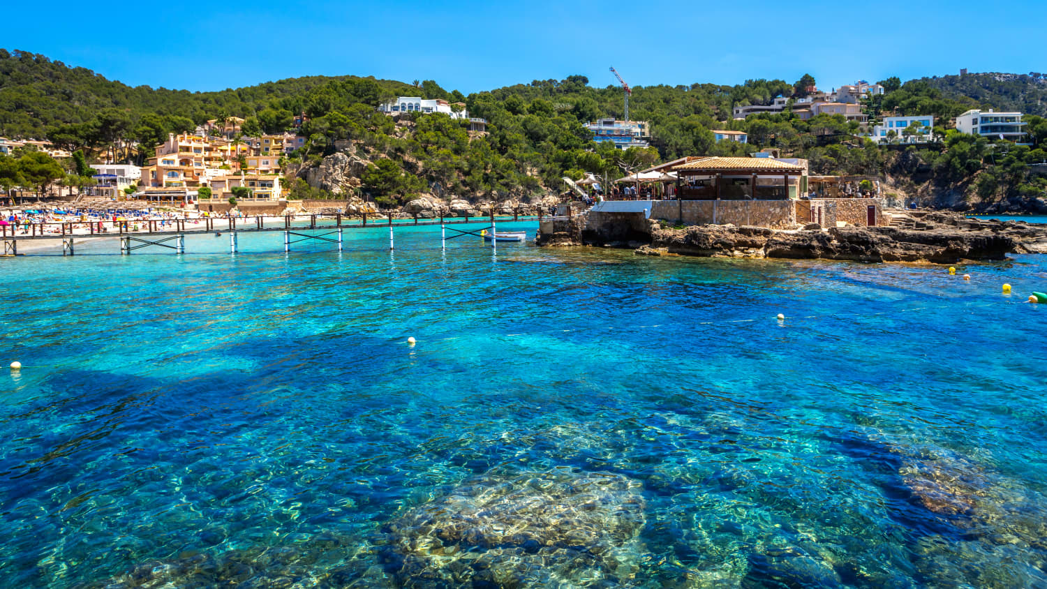 Der Strand Playa de Camp de Mar auf Mallorca