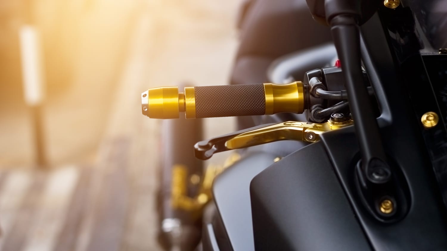 Motorradbremse in Nahaufnahme mit Goldfarbenen Metallelementen