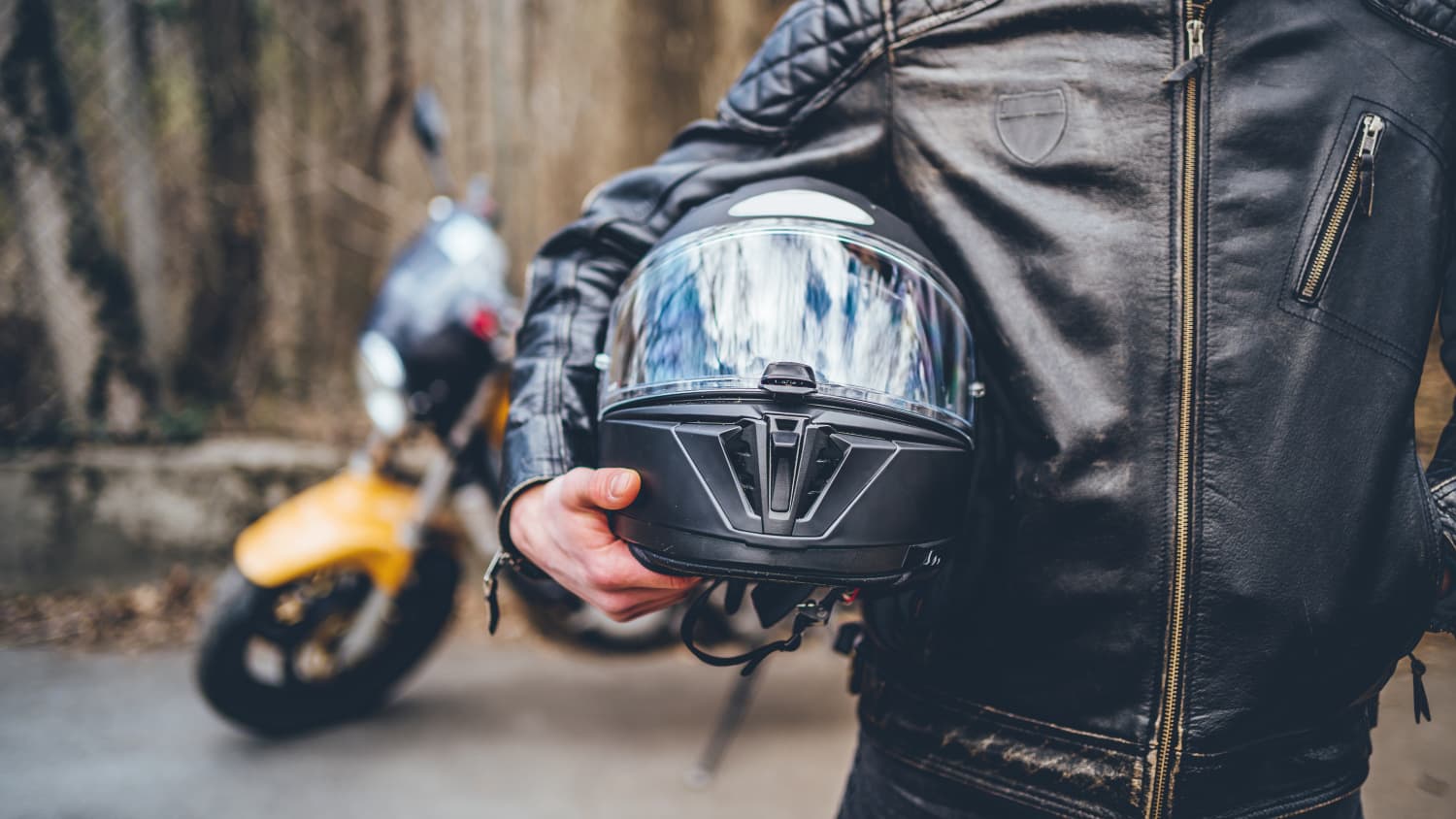  Bekleidung, Helme und Trends für's Motorrad