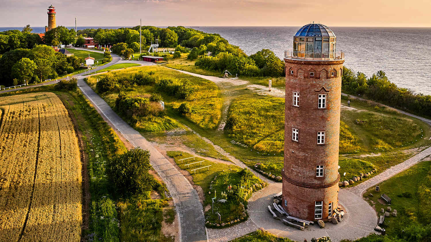 Drohnenaufnahme des Leuchtturms auf Kap Arkona auf Rügen