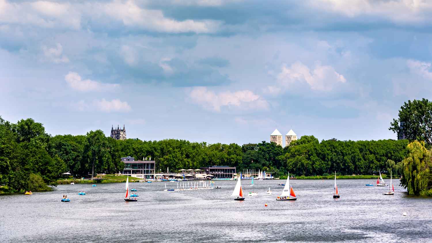 Segelboote auf dem Aasee in Münster