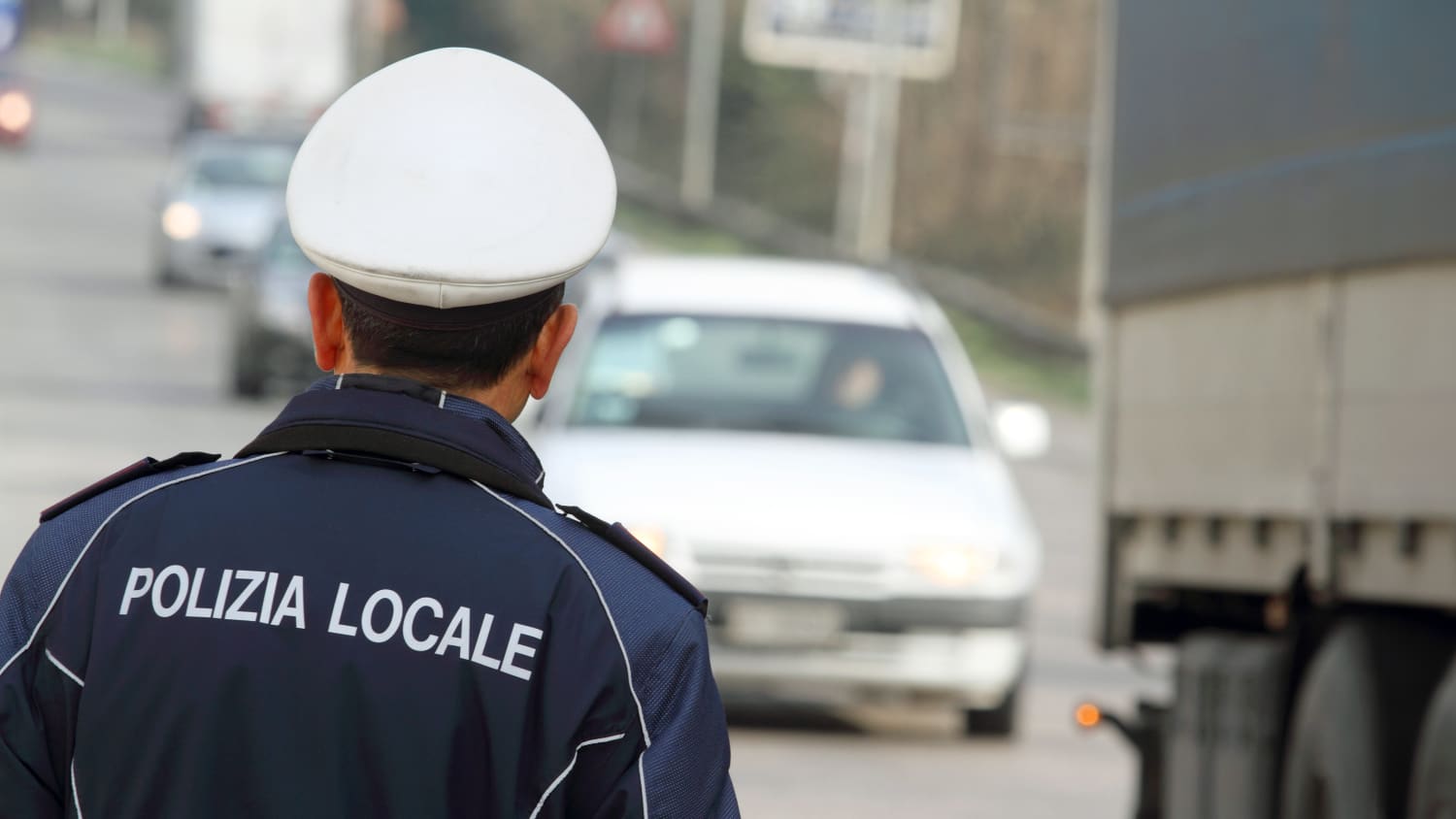 Italienische Polizei bei einer Straßenkontrolle