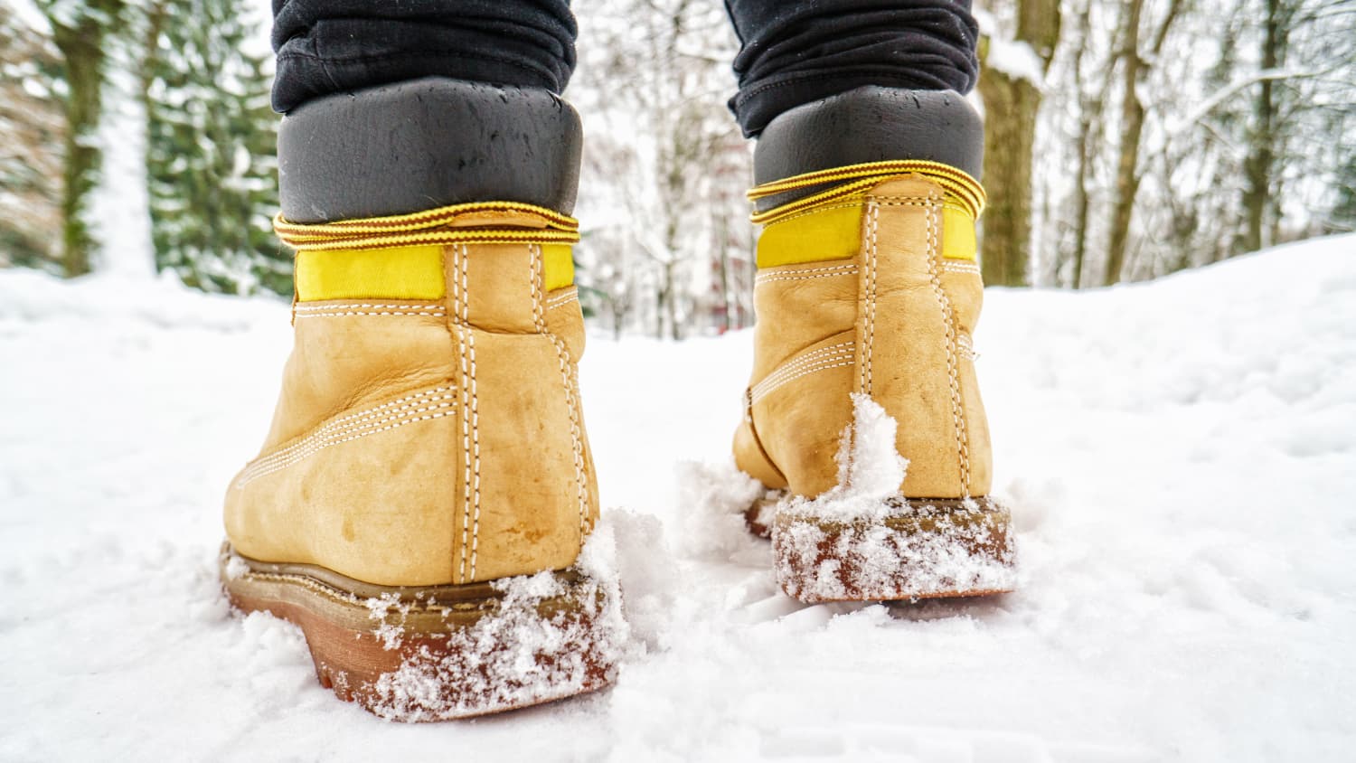 Winterschuhe auf Schnee