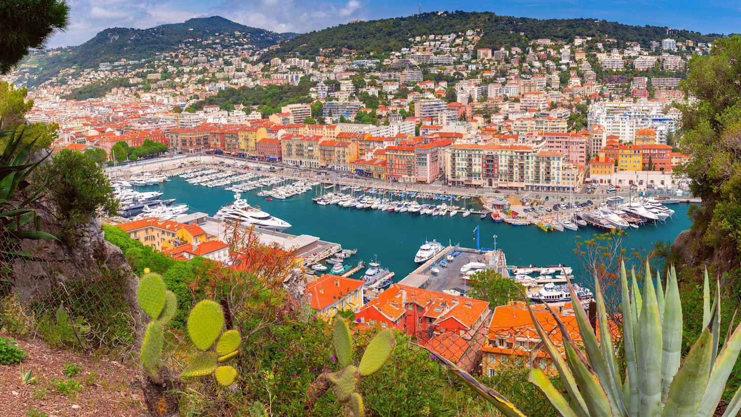 Blick auf Nizza von einer Anhöhe aus