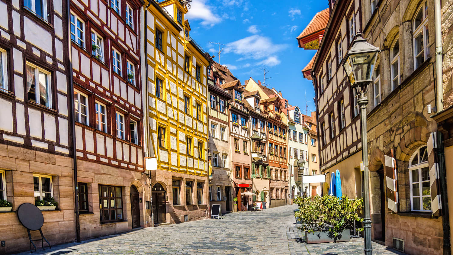 Weißbergergasse mit Fachwerkhäusern in Nürnberg