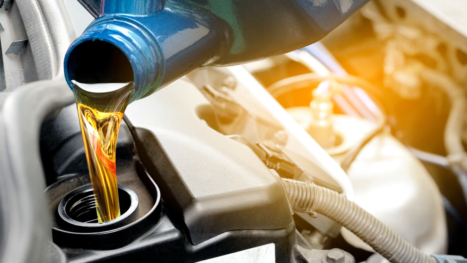 Ölwechsel am Auto: Wann, warum & wie du ihn selber machst