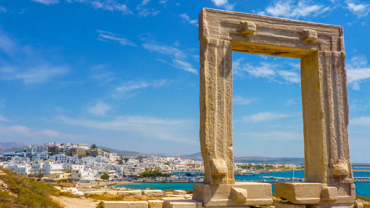 Portara heissen die Ruinen des alten Tempels von Delian Apollo auf der Insel Naxos in Griechenland