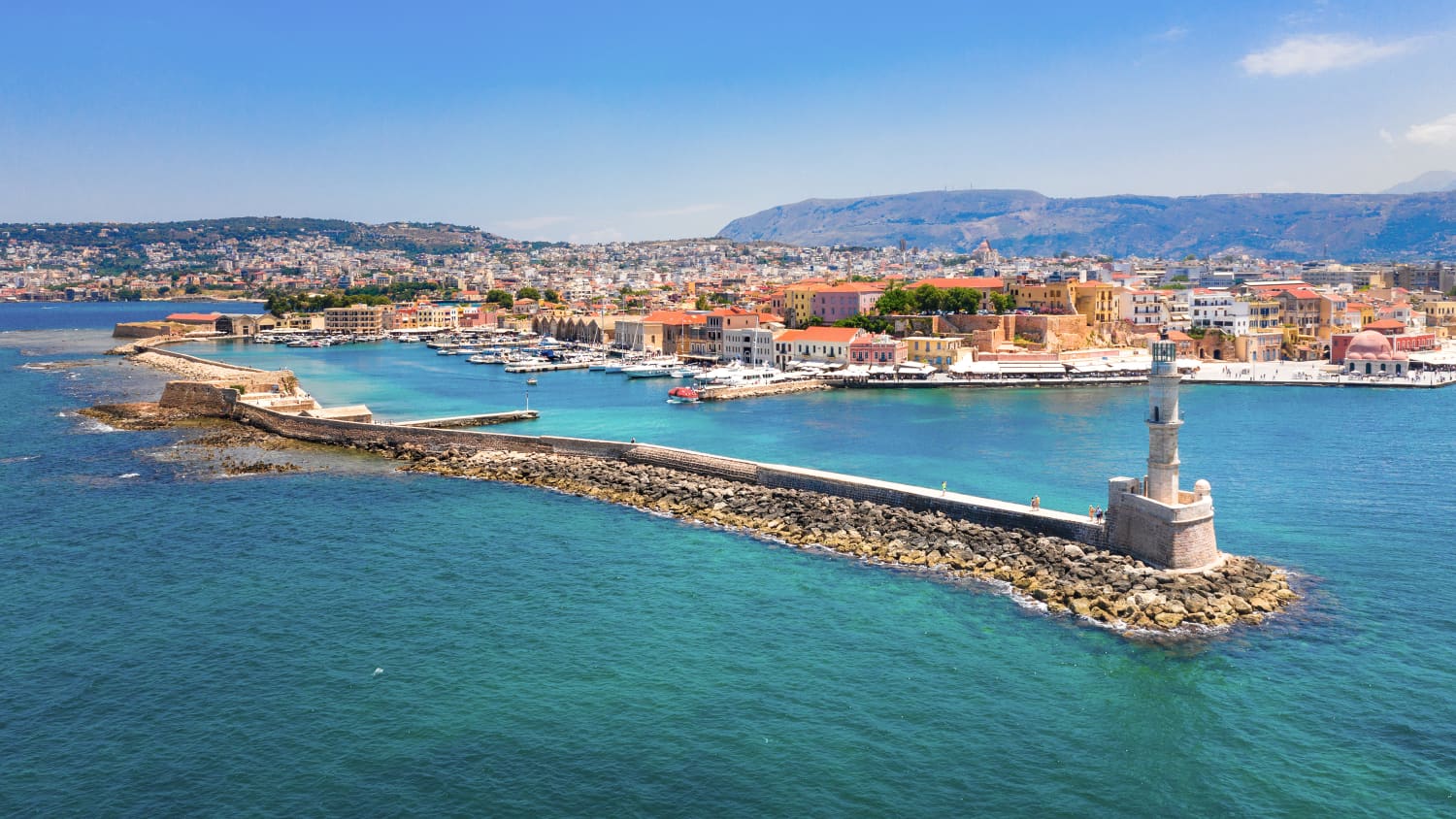 Panoramablick auf den Hafen von Chania auf Kreta in Griechenland