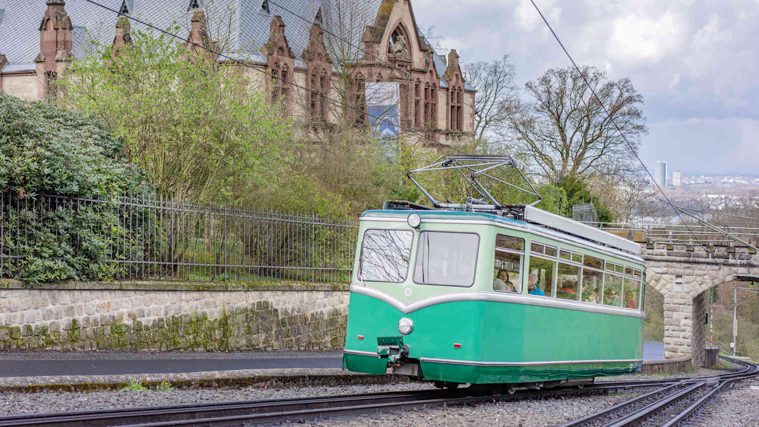 Die Drachenfelsbahn in Königswinter