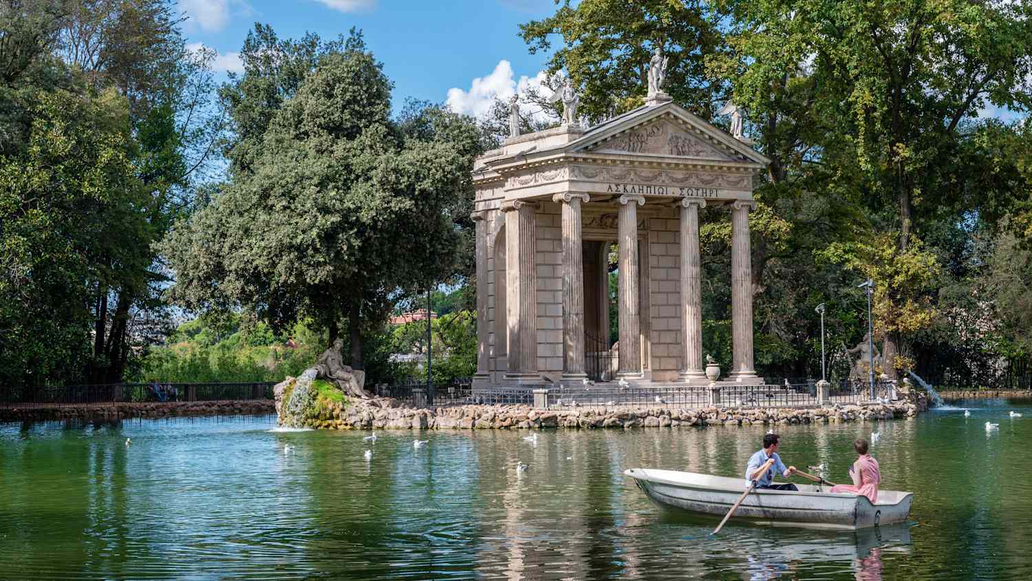Pavillon und See an der Villa Borghese