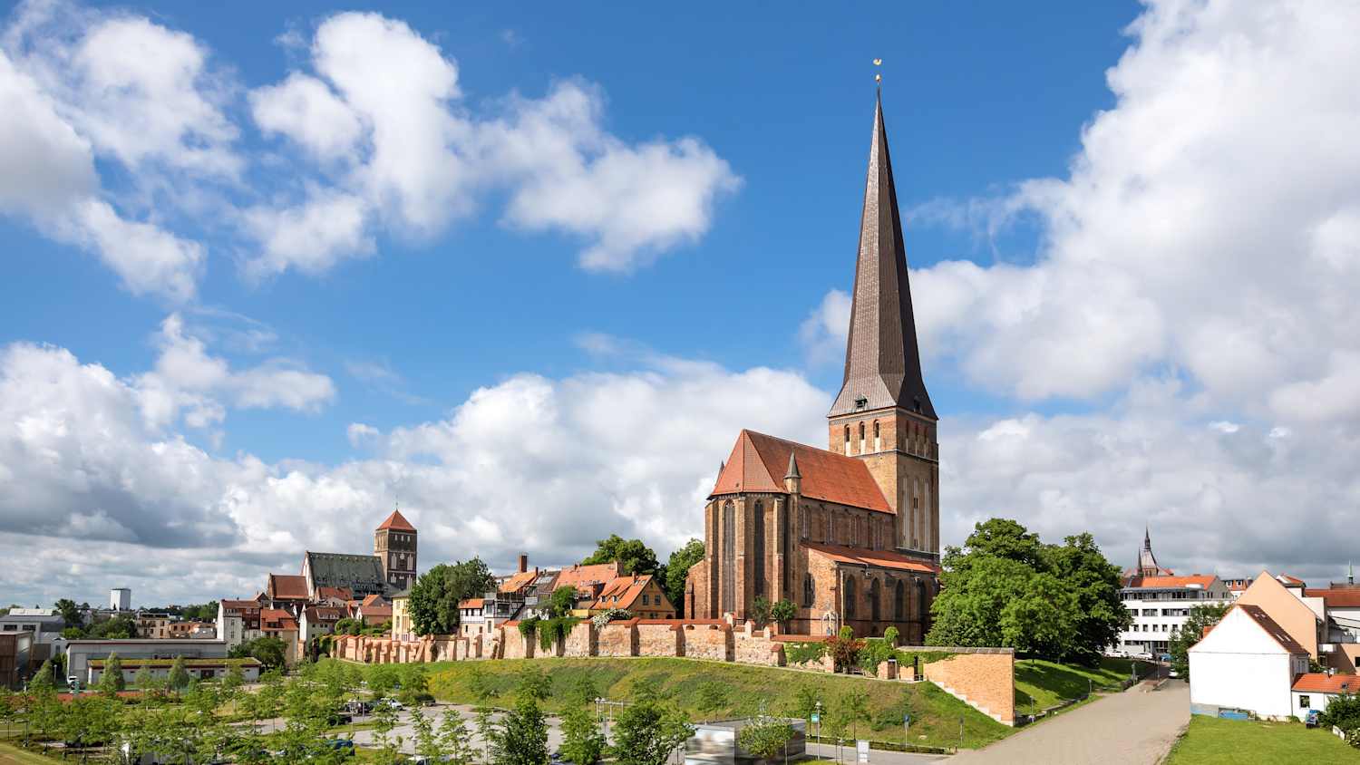 Außenansicht der Petrikirche in Rostock