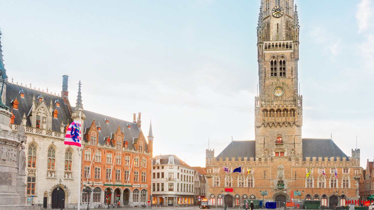 Der Grote Markt mit dem Belfort in Brügge