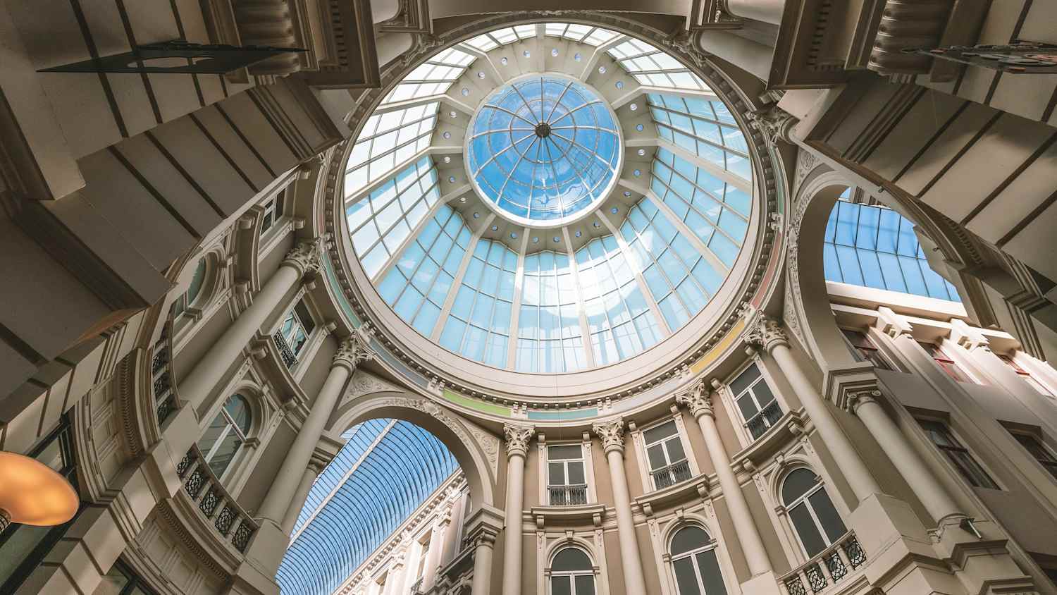 Die Kuppel von De Passage in Den Haag