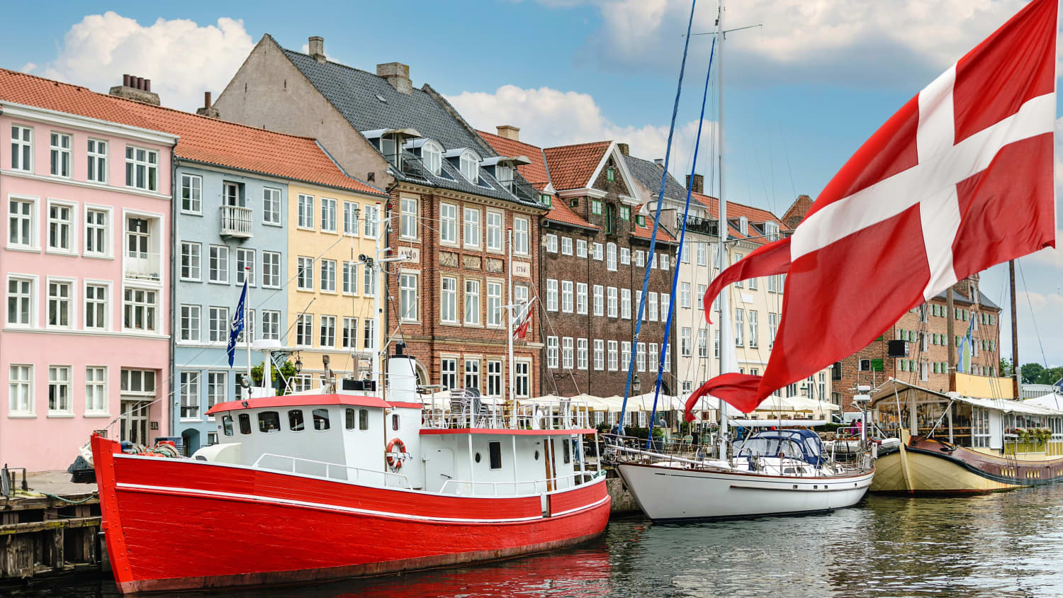 Blick auf den alten Hafen Nyhavn im Zentrum von Kopenhagen, Dänemark.