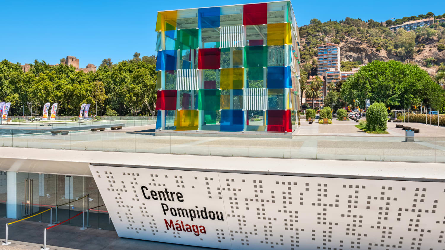 Eine bunte Sehenswürdigkeit in Malaga, das "Centre Pompidou"