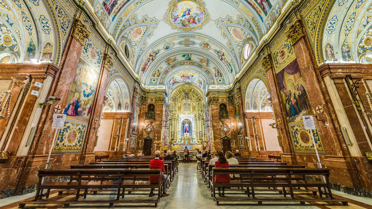 Innenansicht der Basilica de la Macarena