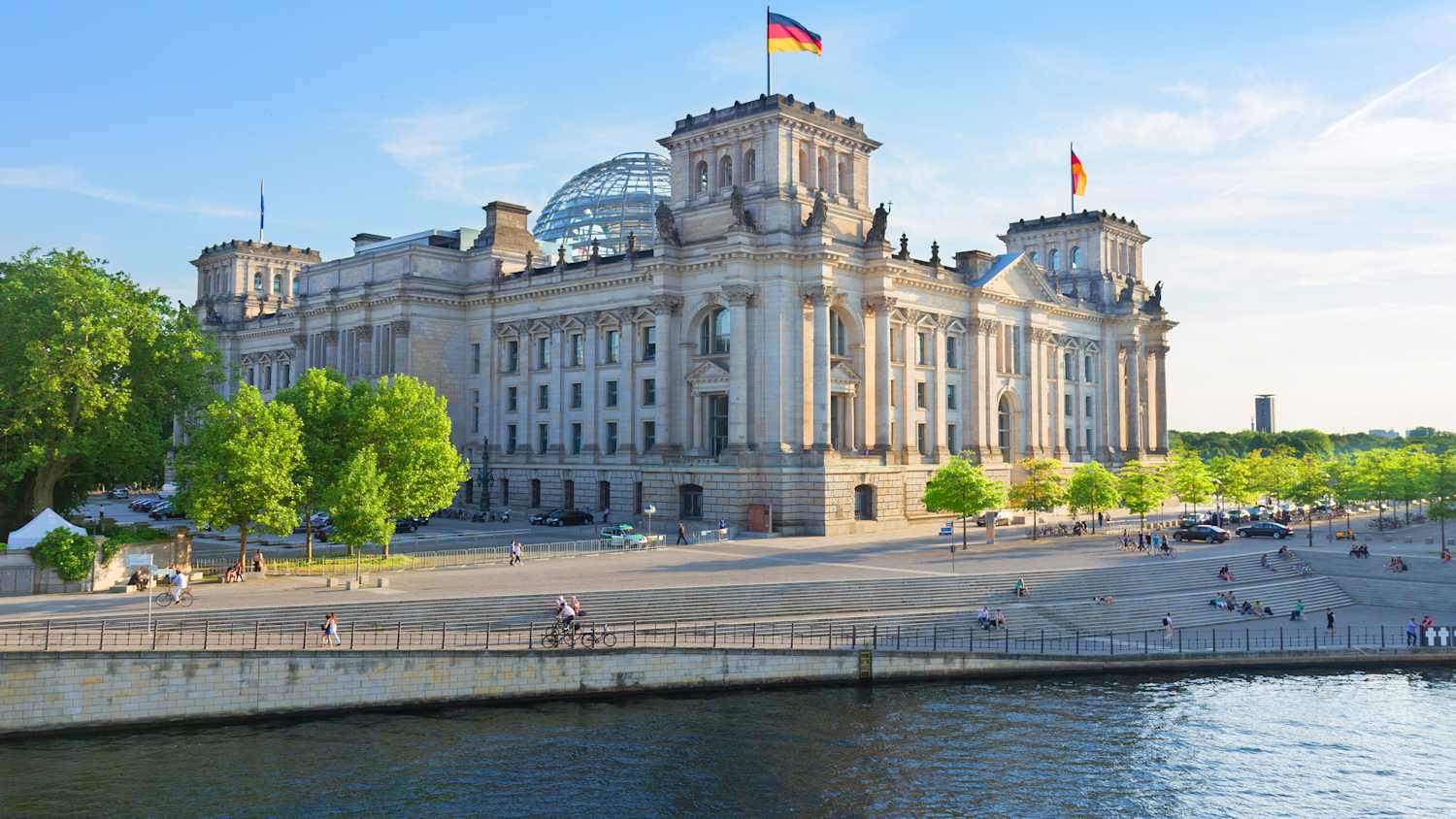 Reichstagsgebäude (deutsche Regierung) und Spree in Berlin, Deutschland