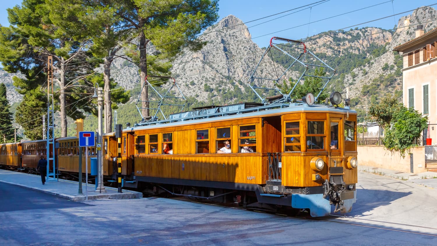 Historischer Zug Tren De Sollér in Bunyola auf der Strecke von Palma nach Port de Soller