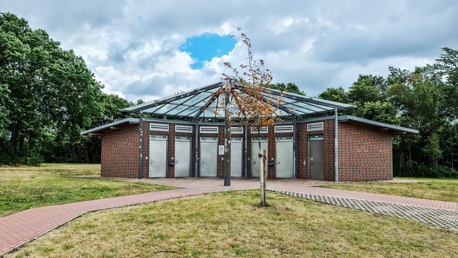 Toilettenhaus an der Raststätte an der A7 bei Kiel