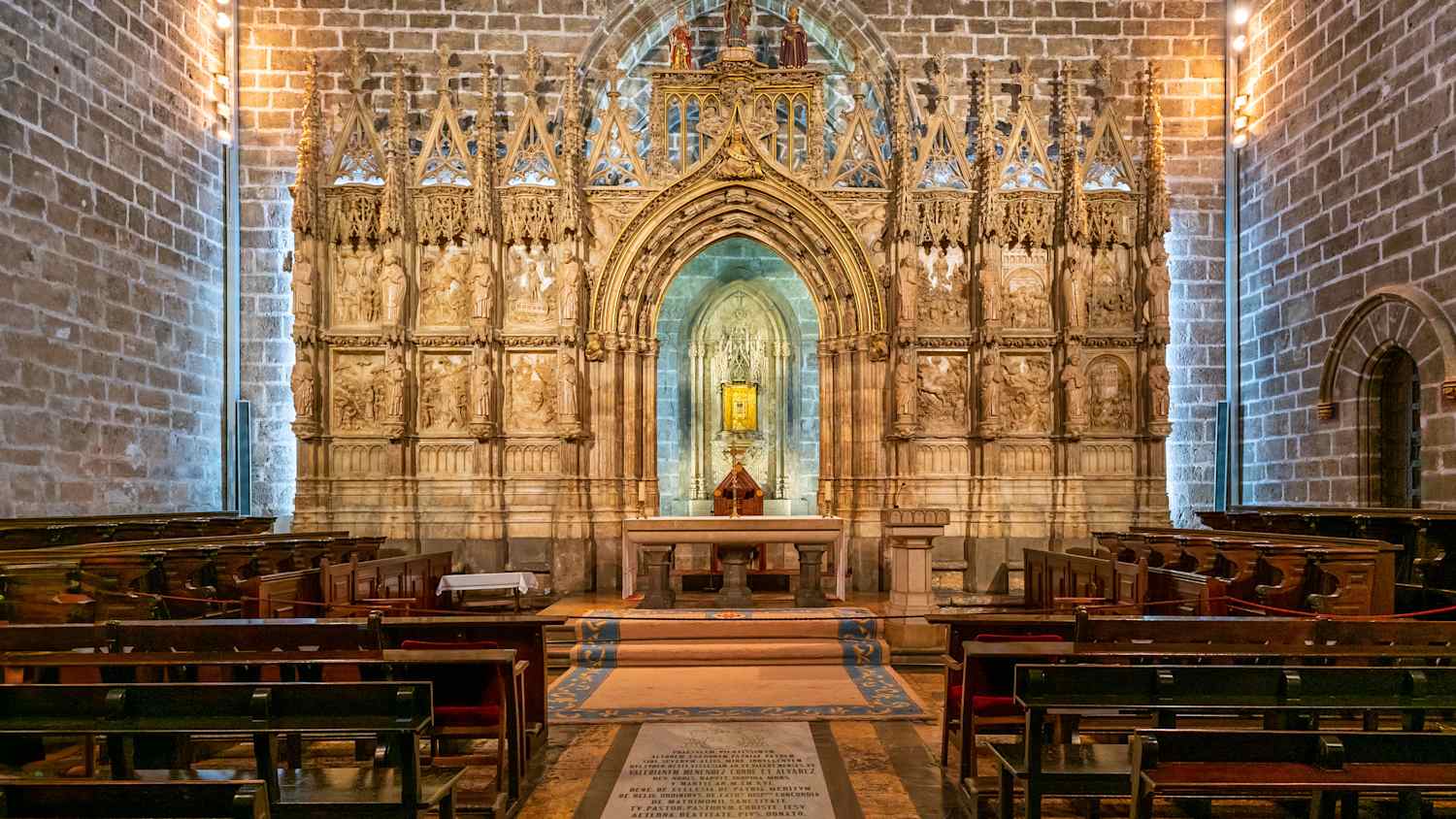 Innenansicht der Kathedrale von Valencia mit dem heiligen Gral