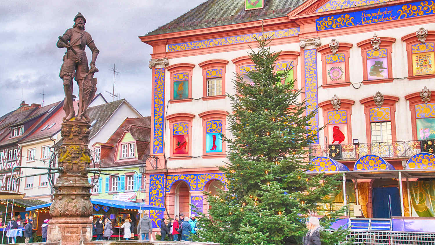Der Gegenbacherweihnachtsmarkt mit seinem berühmten Adventskalender