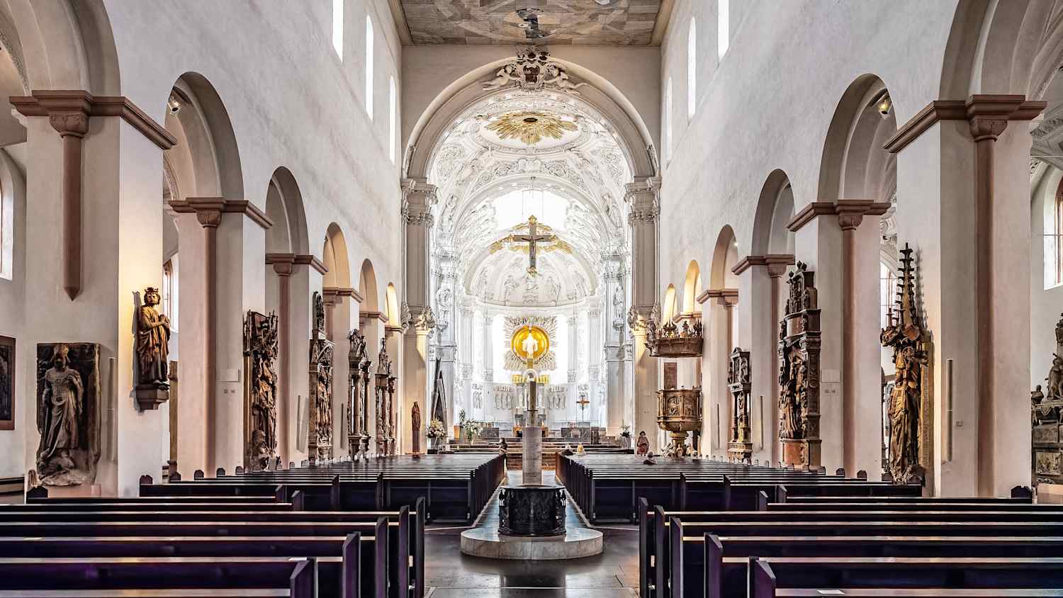 Innenansicht vom Dom in Würzburg