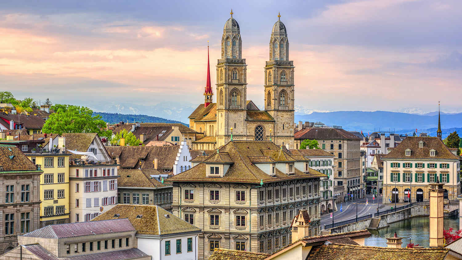 Blick auf das Großmünster in Zürich