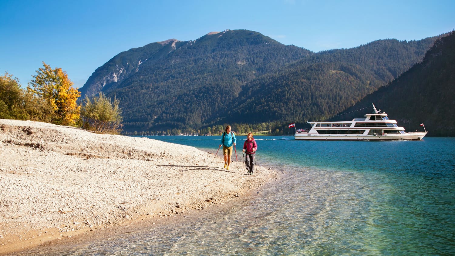 Wanderer am Achensee
