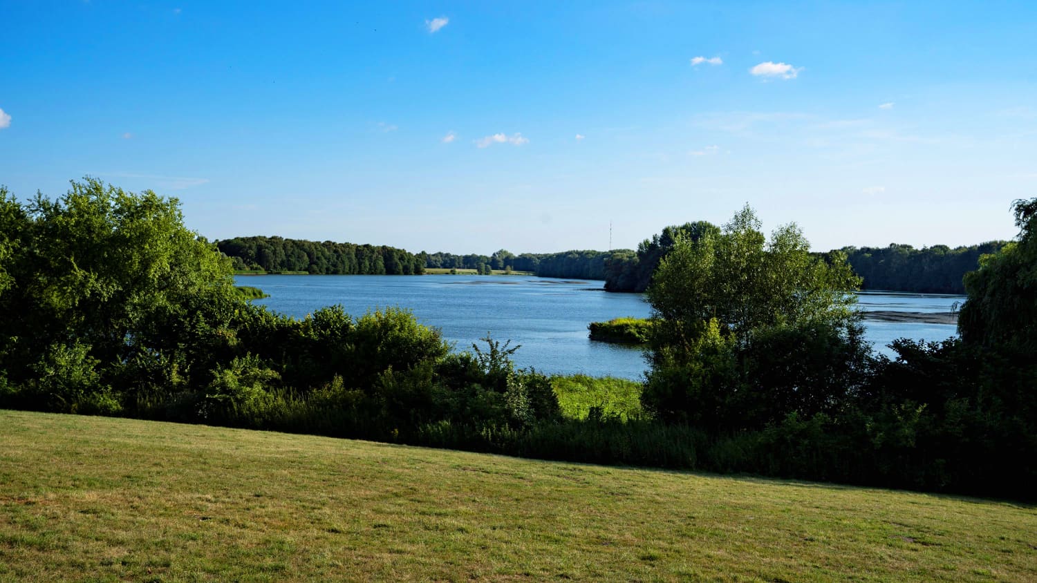 Blick auf den Öjendorfer See in Hamburg