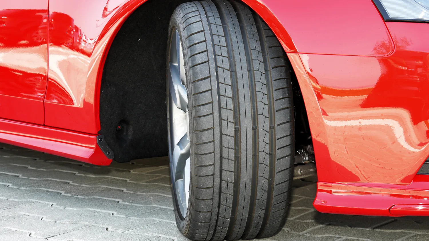 Kann ich breitere Reifen an mein Auto montieren? Vorteile