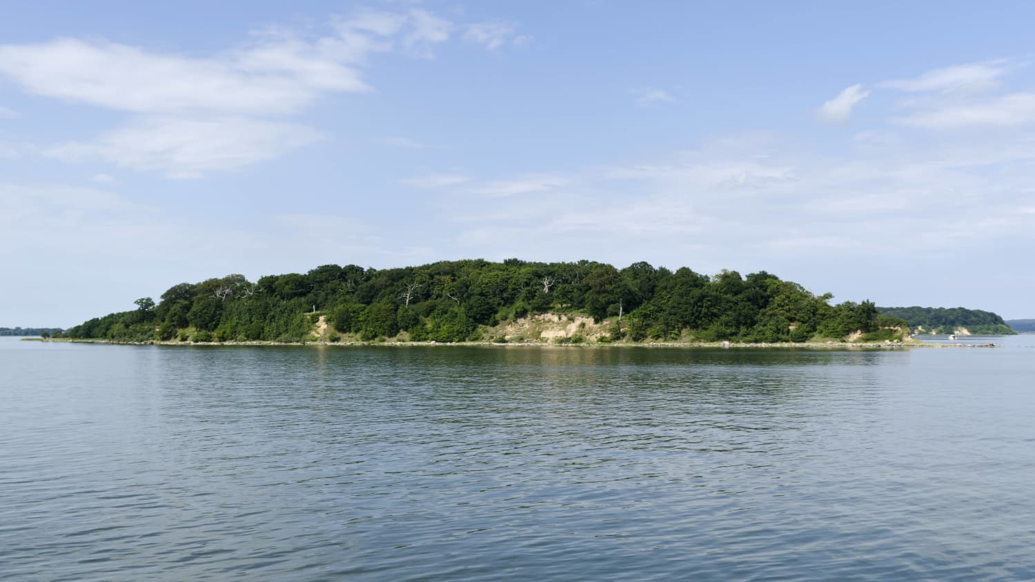 Blick auf die Insel Vilm von der Ostsee aus