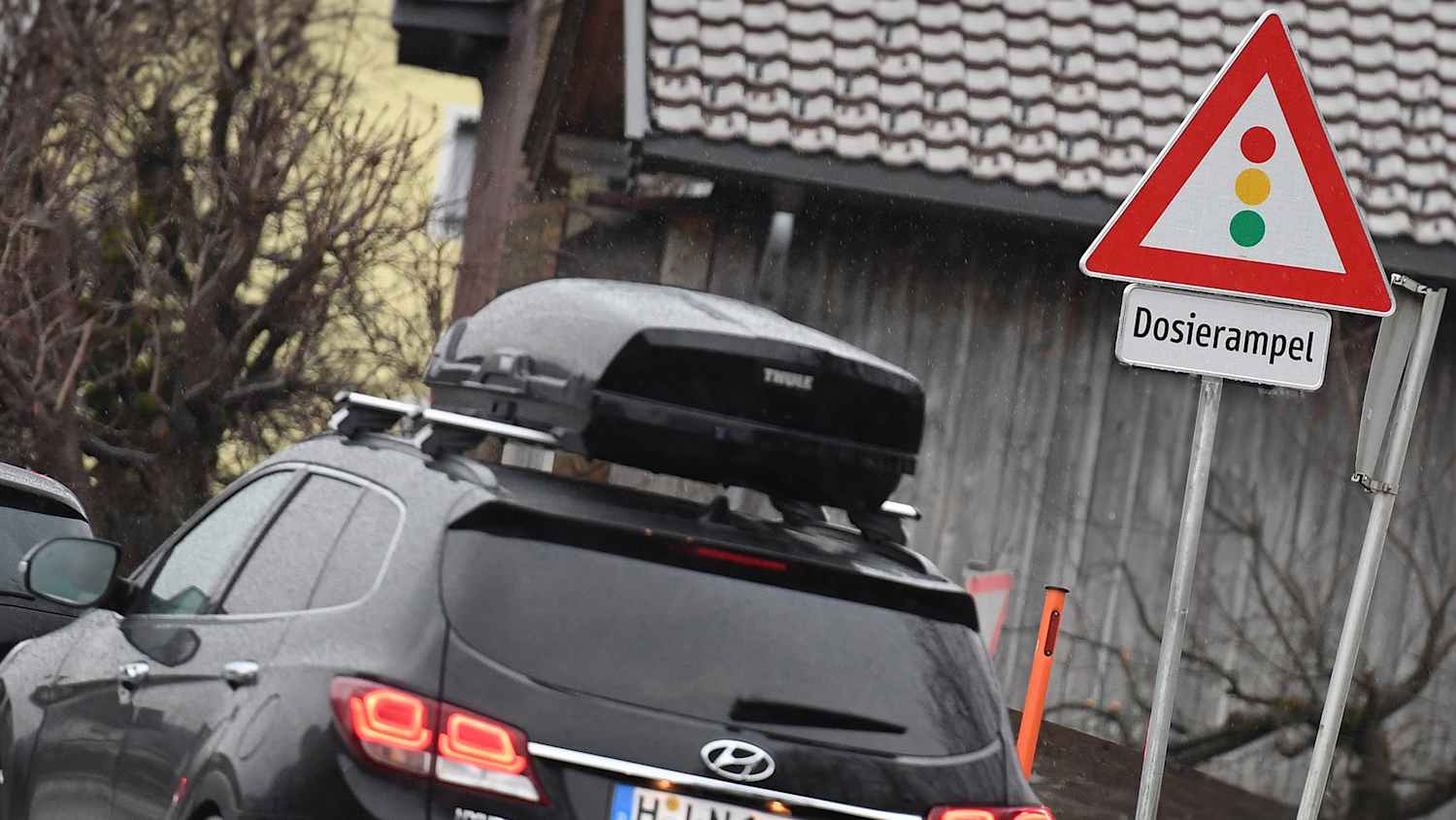 Hinweisschild auf eine Dosierampel
