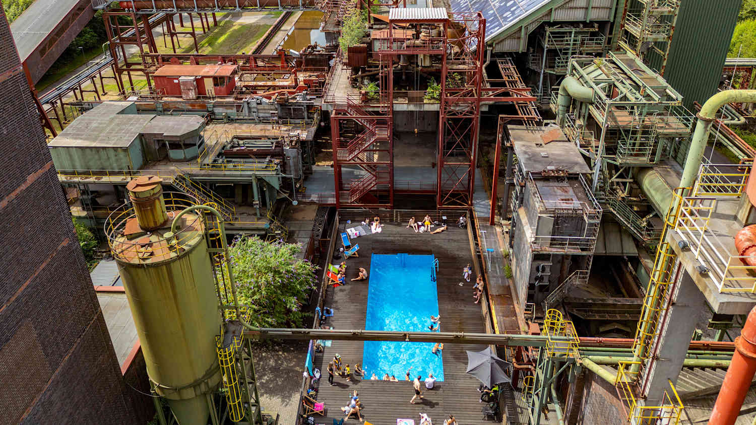Luftaufnahme des Schwimmbads der Zeche Zollverein