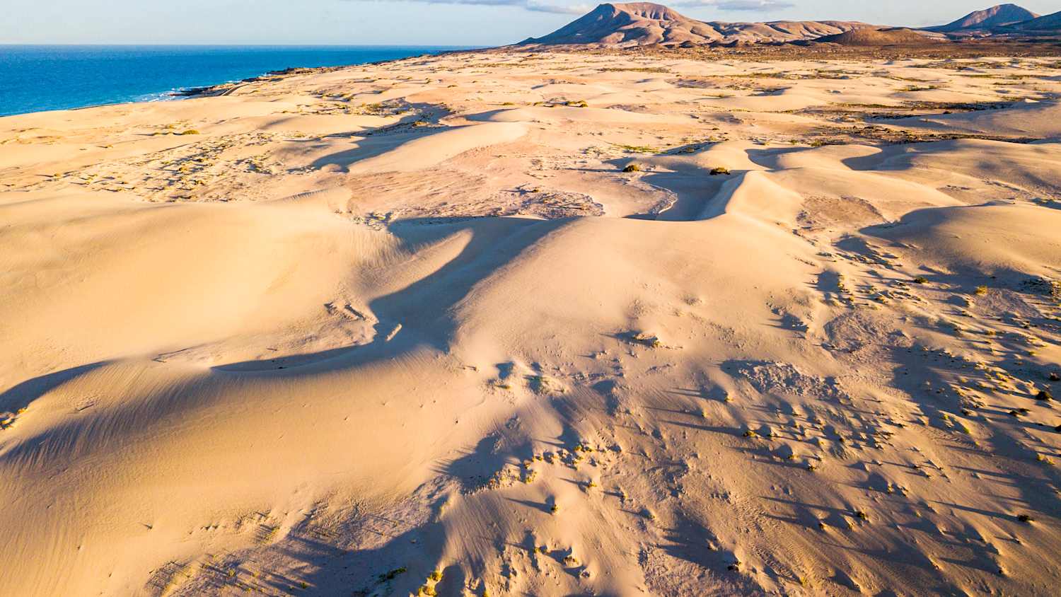 Der Naturpark Corralejo mit seinen windumtosten Dünenstränden auf Fuerteventura