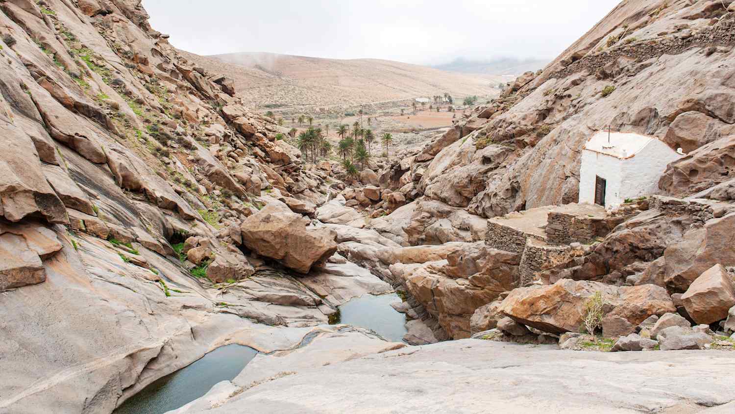 Aufnahme auf Fuerteventura der Schlucht und Kapelle Tal Barranco