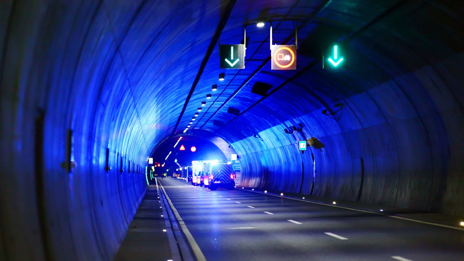 Stau, Unfall oder Feuer im Tunnel: So handeln Sie richtig