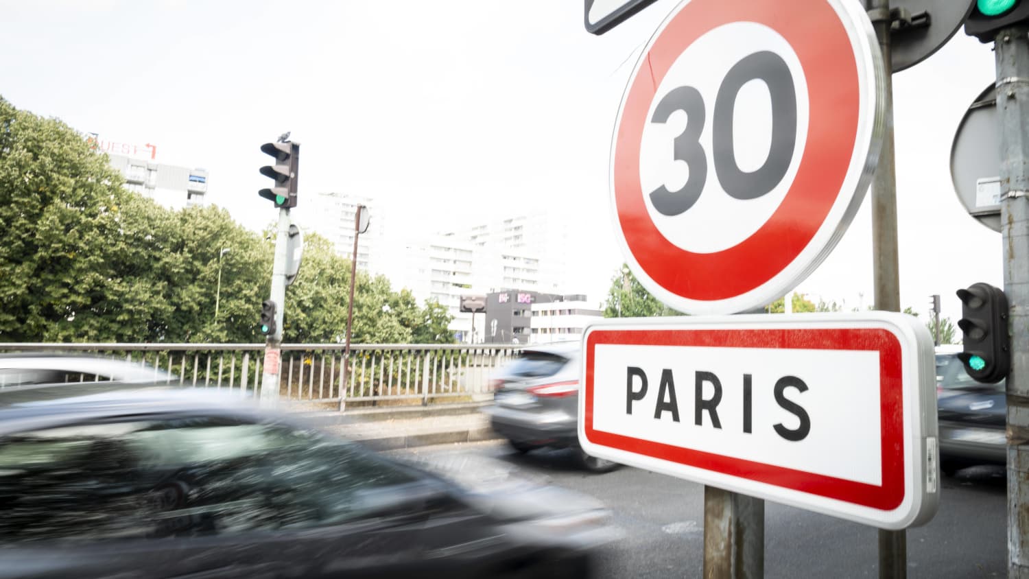 Zone 30 Schild in Paris