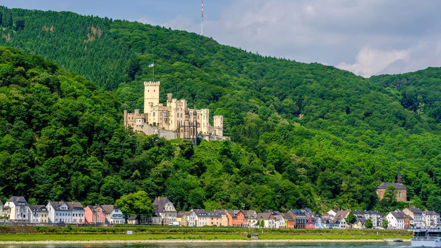 Blick auf Schloss Stolzenfest bei Koblenz
