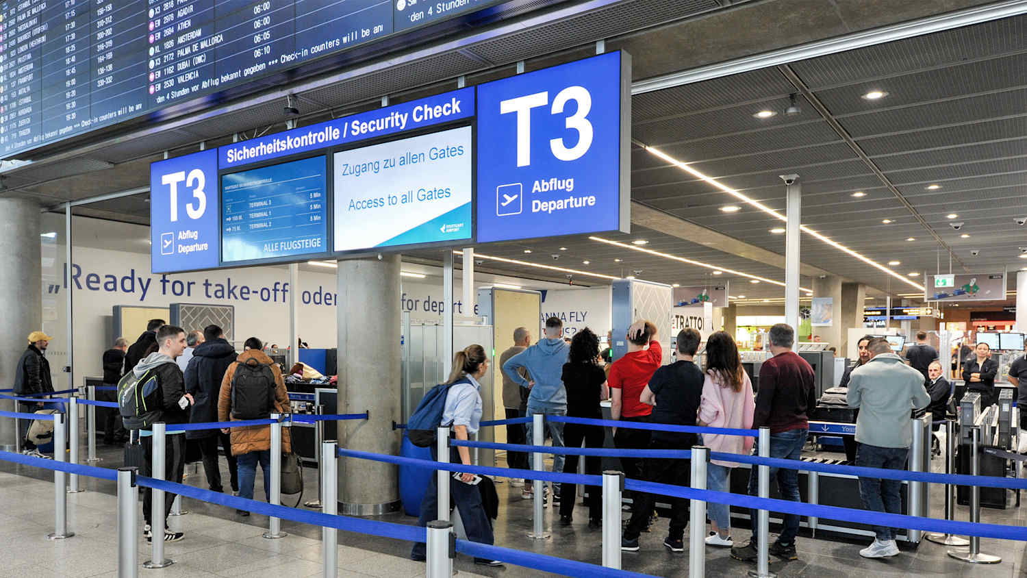 Aufnahmen der Sicherheitskontrolle an einem europäischen bzw deutschen Flughafen